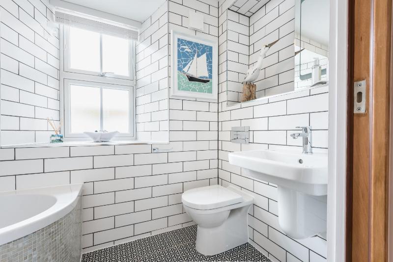 Double Room with Sea View image 2
