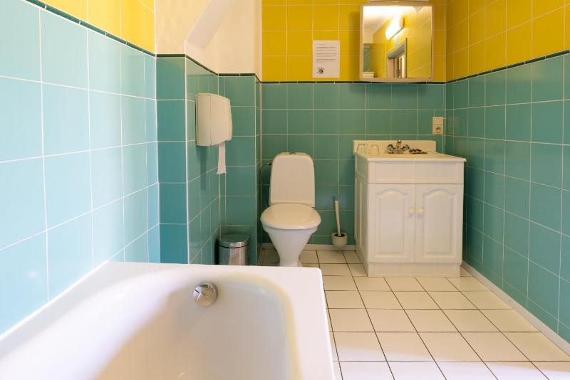 Standard Triple Room image 4