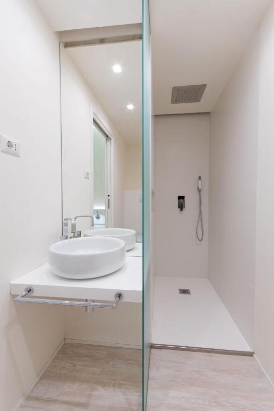 Deluxe Double Room image 3