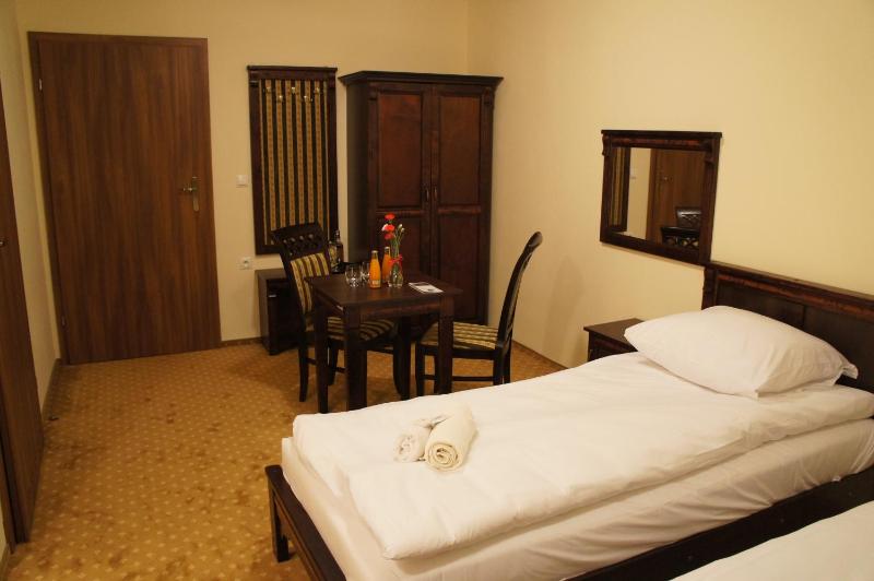 Quadruple Room image 4