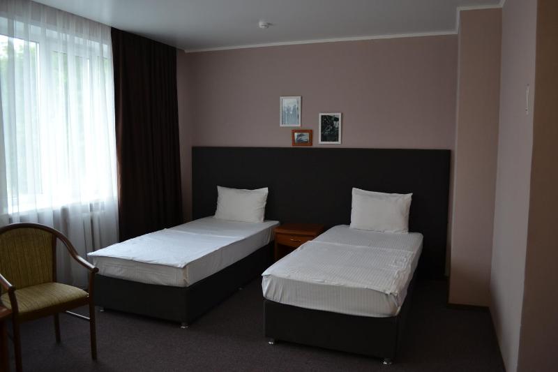 Twin Room image 2