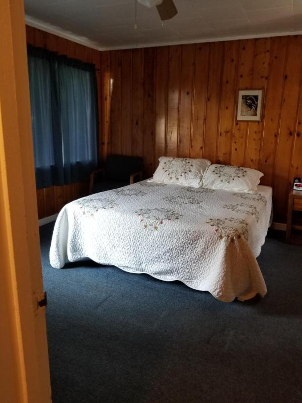 Classic Single Room with Shower image 3