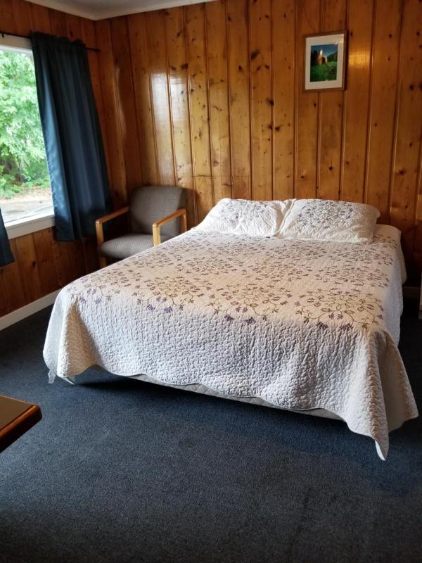 Classic Single Room with Shower image 4