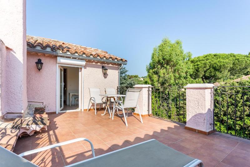 Family Room (2 Adults + 2 Children) with Terrace image 2