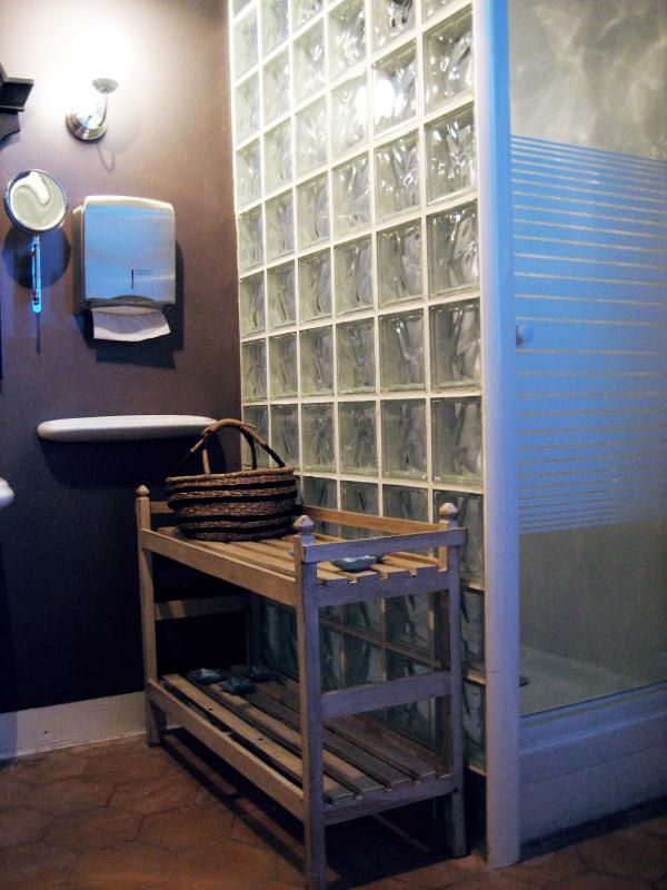Single Room image 3