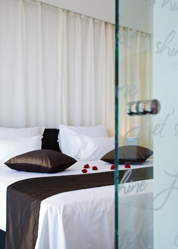 Double or Twin Room with Balcony and Sea View - Free SPA Access  image 4