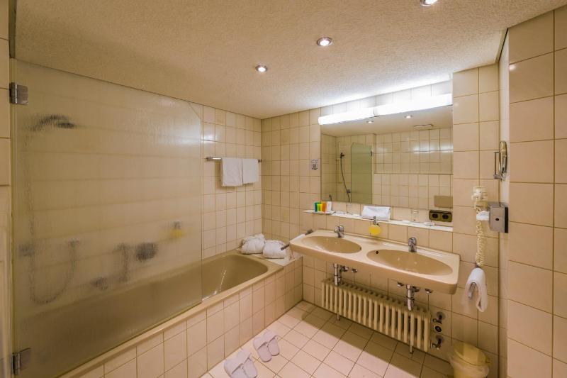 Double Room image 3