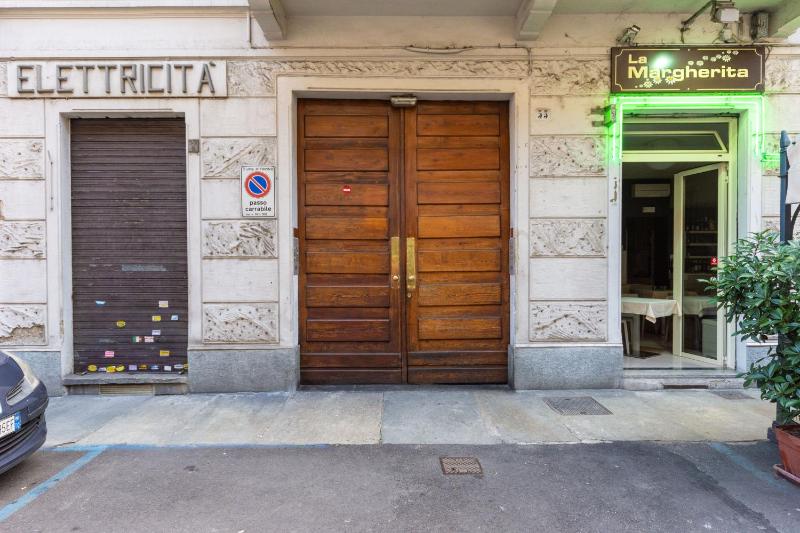 GuestHost - Crocetta&Politecnico Huge Apartment - image 16