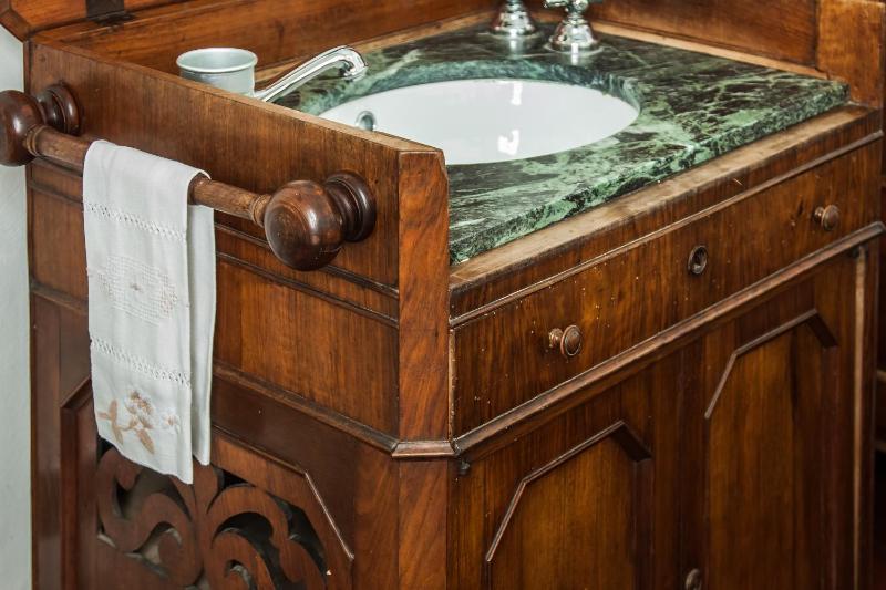 Double Room with French Bed and Private External Bathroom image 4