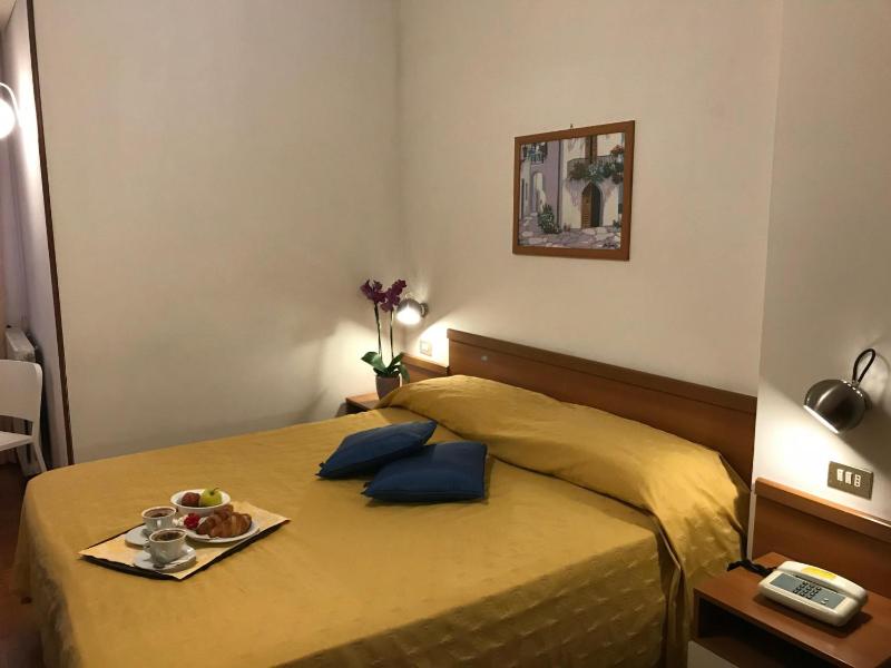 Classic Double or Twin Room image 1