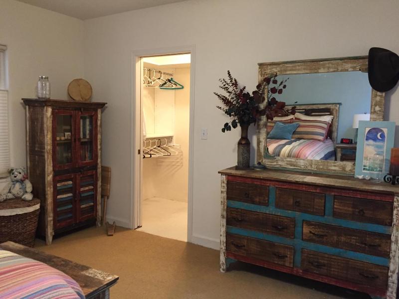 Deluxe Queen Room image 4