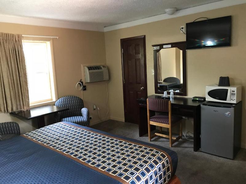 Deluxe King Suite image 1