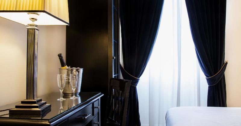 Small Single Room image 4