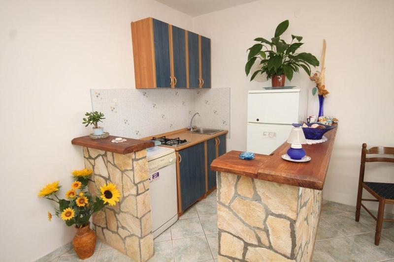 One-Bedroom Apartment with Terrace and Sea View image 3