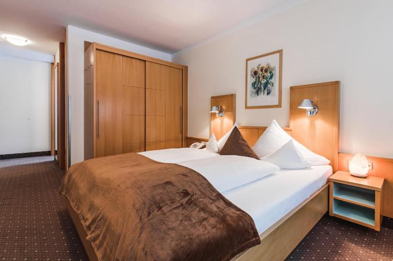 Standard Double Room image 2
