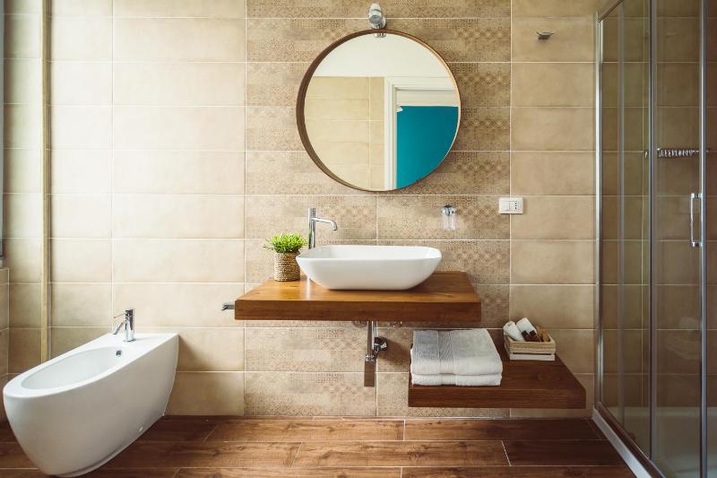 Large Double Room image 3