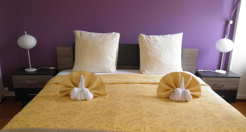 Large Double Room image 1