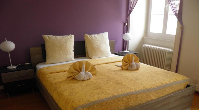 Large Double Room image 4