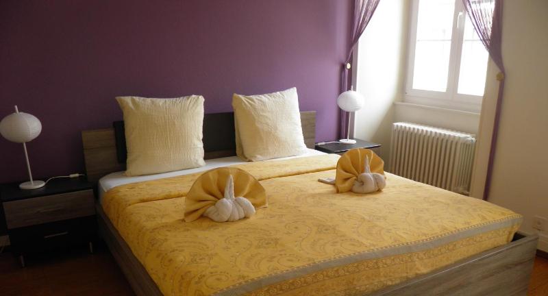 Large Double Room image 3