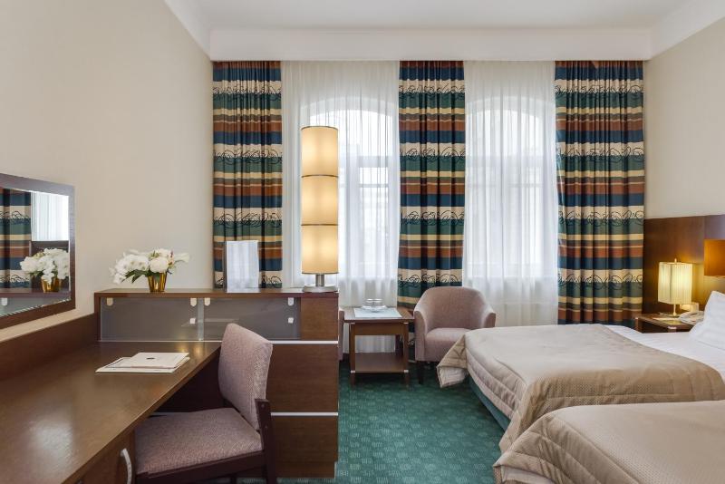 Standard Twin Room image 3