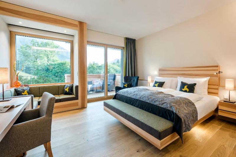 Junior Suite with Balcony image 2