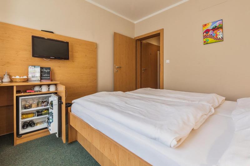 Double or Twin Room image 2