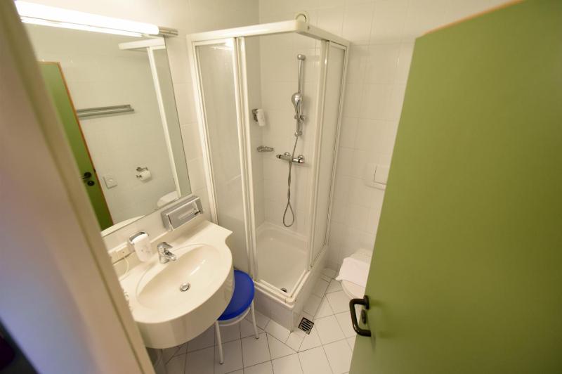 Double Room image 3