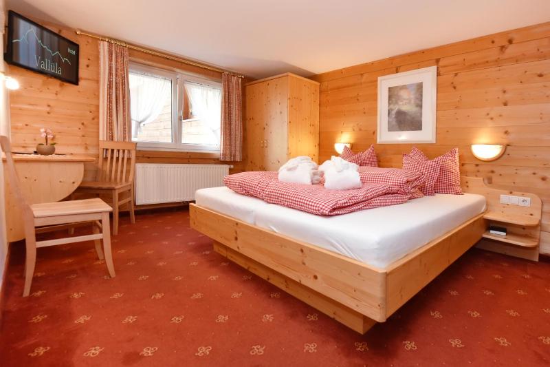 Standard Double Room image 2