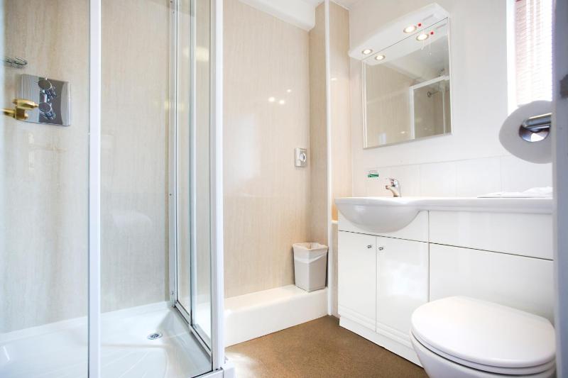 Standard Double Room image 3