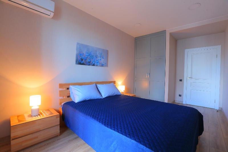 Stylish 2-rooms apartment - image 14