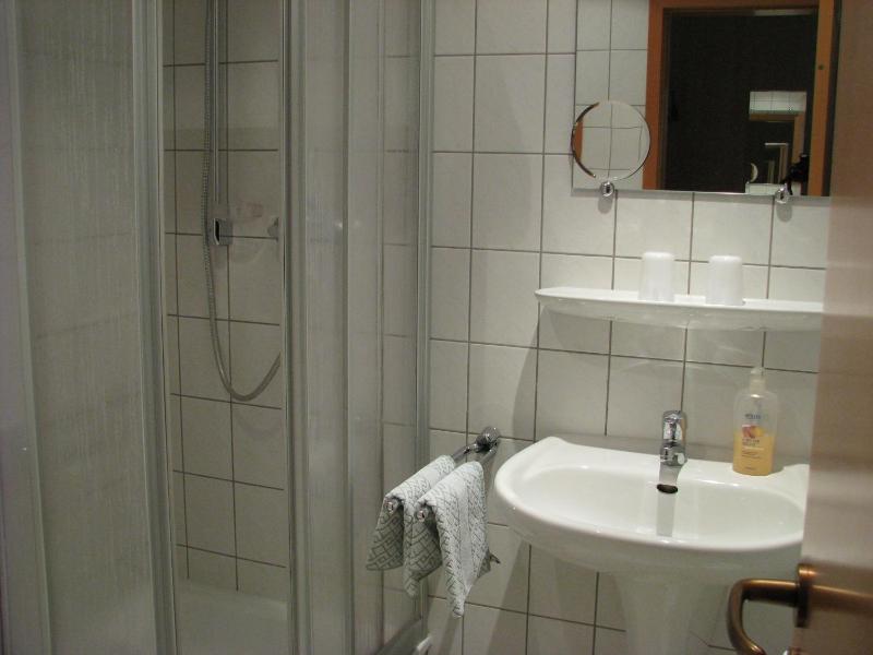 Single Room image 3