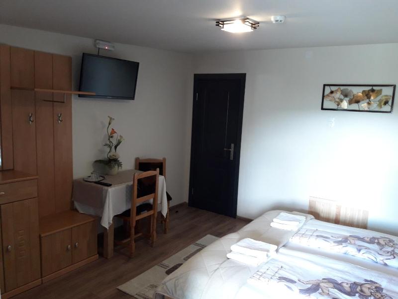 Double Room image 4