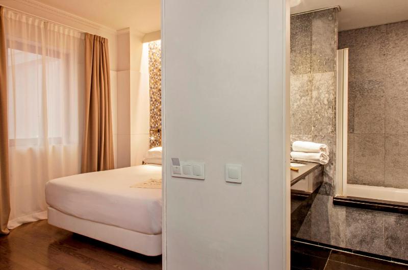 Interior Double Room image 2
