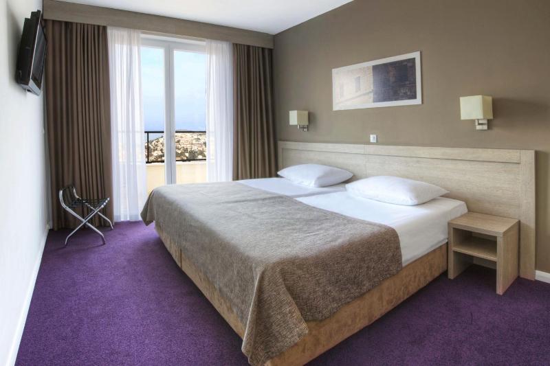 Double/Twin Room with Sea View image 1