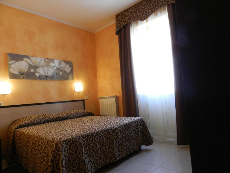 Double Room image 4
