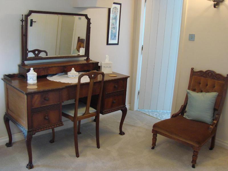 Superior King Room image 4