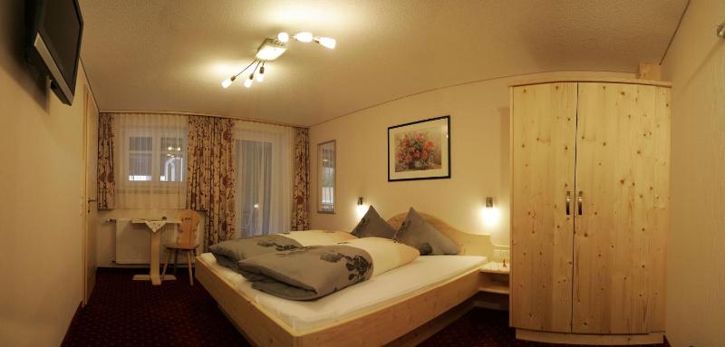 Double Room with shower/WC image 4