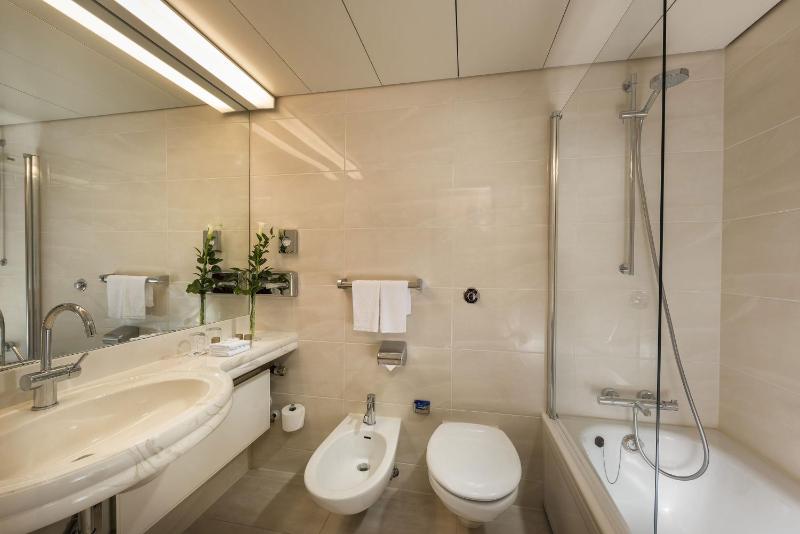 Superior Double Room image 3