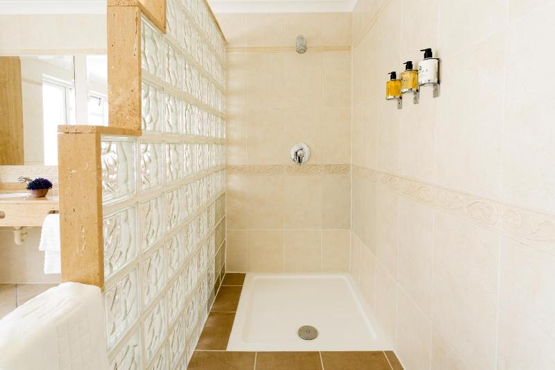 Double Room with Spa Bath image 3