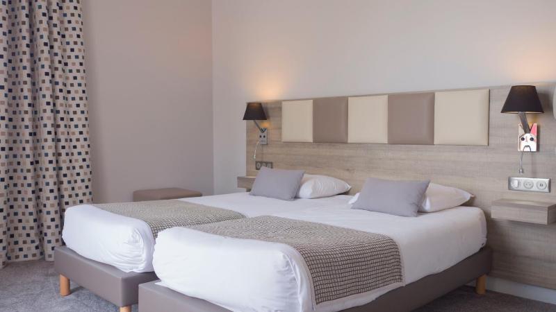 Twin Room with Lake View image 1