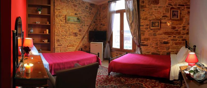 Twin Room image 4