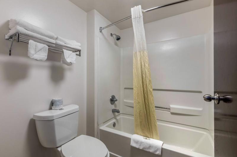 King Room - Non-Smoking image 2