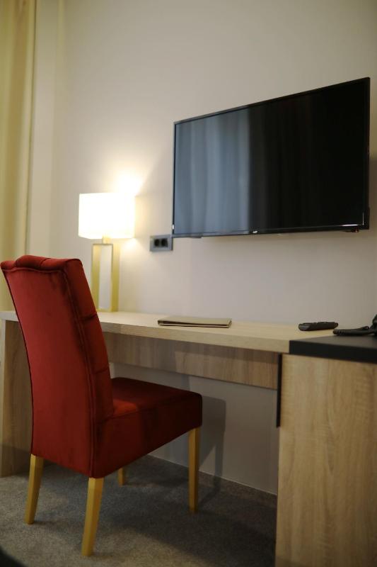 Standard Double or Twin Room image 4