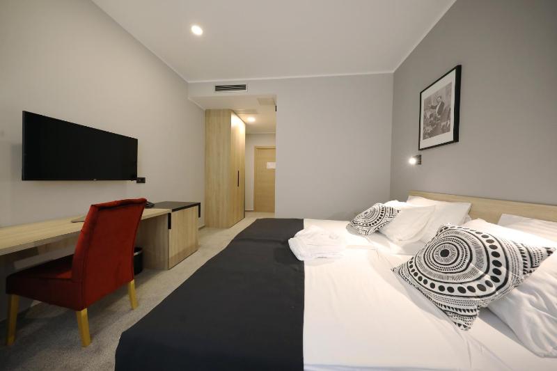 Standard Double or Twin Room image 3