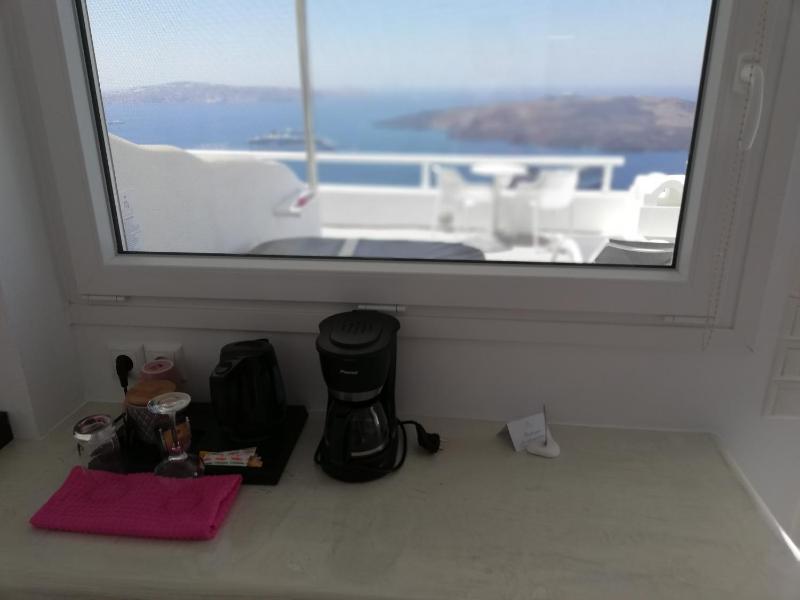 Junior Sunrise Suite with Hot Tub and Caldera View image 2