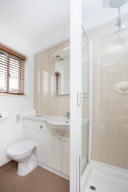 Standard Twin Room image 3