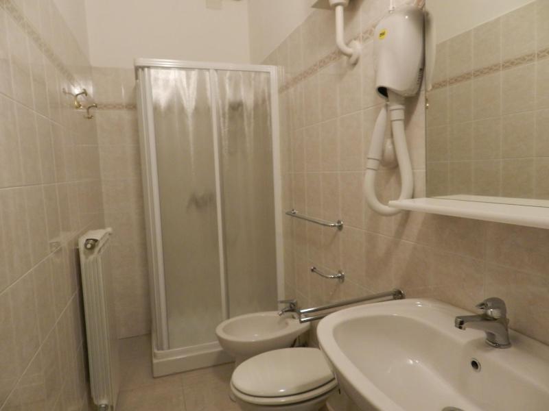 Single Room image 4