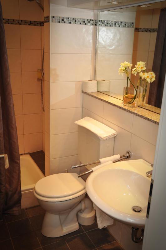 Double Room image 3