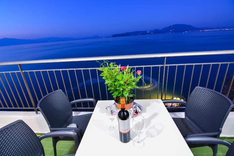 Superior Suite with Sea View image 4