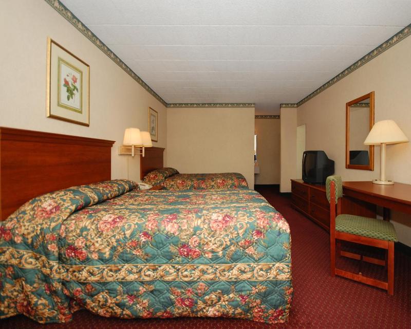 Double Room with Two Double Beds - Smoking image 1